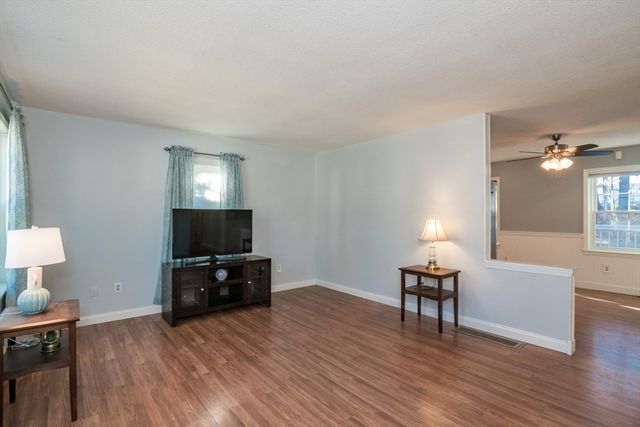 19 Marmon Court, Springfield, MA 01129