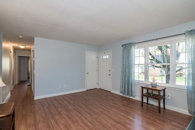 19 Marmon Court, Springfield, MA 01129