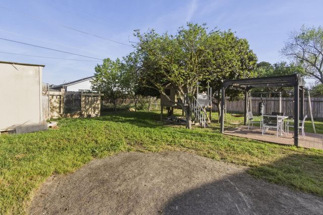 2330 Meadowbrook Avenue, Merced, CA 95348