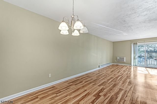 798 Eves Dr 2R, Hillsborough Twp., NJ 08844