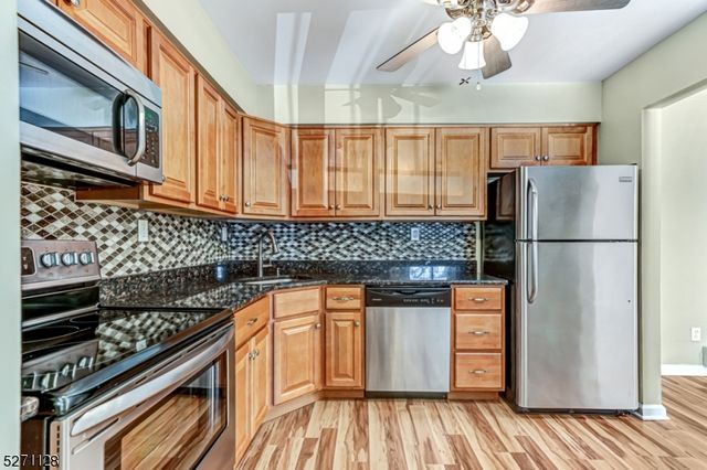 798 Eves Dr 2R, Hillsborough Twp., NJ 08844