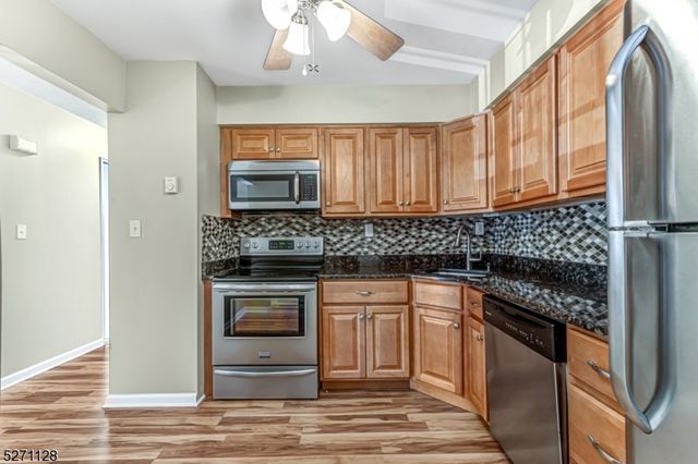 798 Eves Dr 2R, Hillsborough Twp., NJ 08844