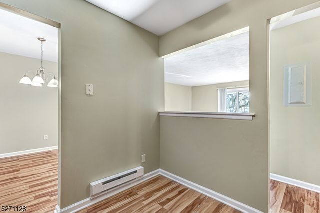 798 Eves Dr 2R, Hillsborough Twp., NJ 08844