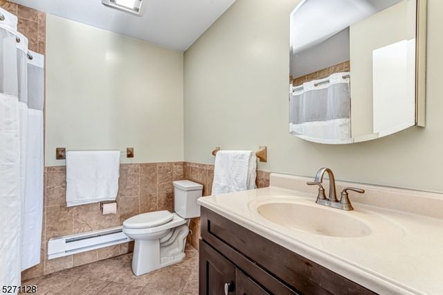 798 Eves Dr 2R, Hillsborough Twp., NJ 08844