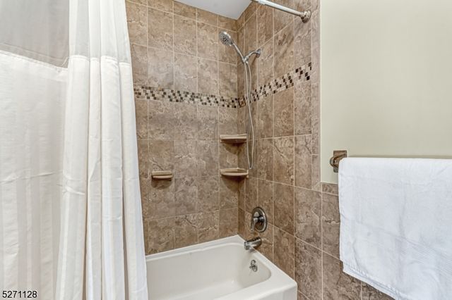 798 Eves Dr 2R, Hillsborough Twp., NJ 08844