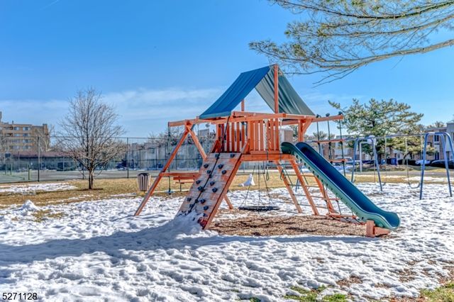 798 Eves Dr 2R, Hillsborough Twp., NJ 08844