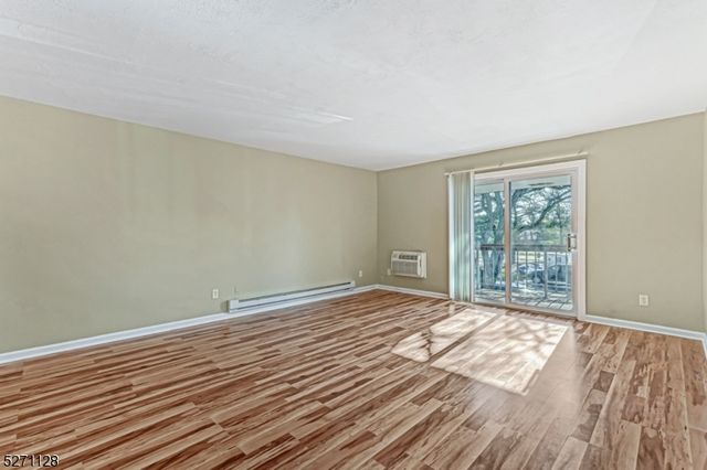 798 Eves Dr 2R, Hillsborough Twp., NJ 08844