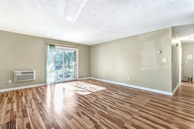 798 Eves Dr 2R, Hillsborough Twp., NJ 08844