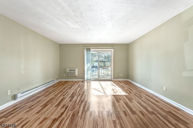 798 Eves Dr 2R, Hillsborough Twp., NJ 08844