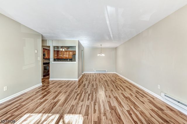 798 Eves Dr 2R, Hillsborough Twp., NJ 08844