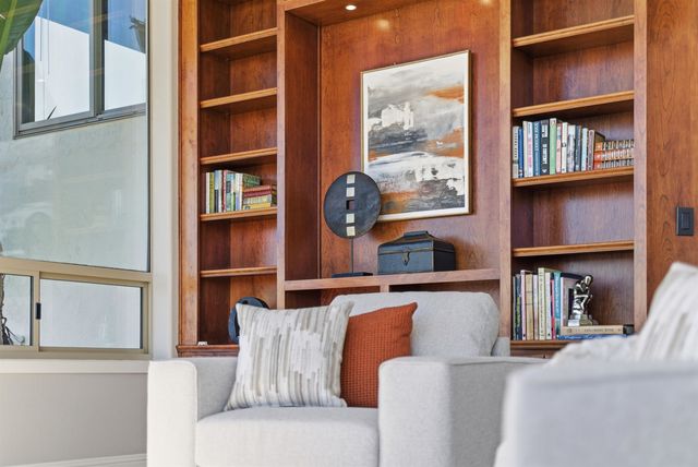 6413 Gwin Ct, Oakland, CA 94611