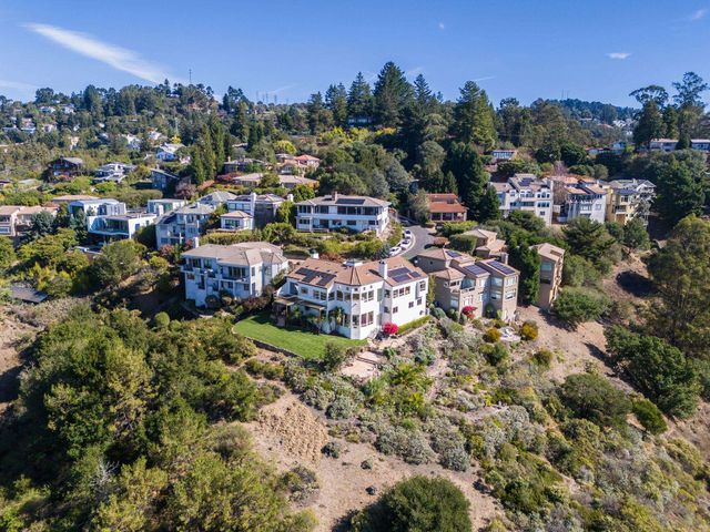 6413 Gwin Ct, Oakland, CA 94611