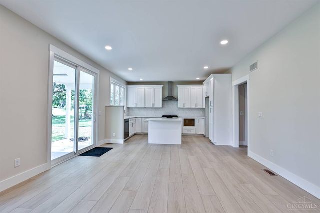 8128 Sycamore Street, Maineville, OH 45039