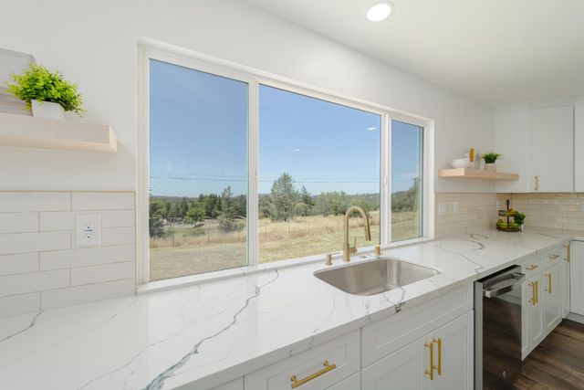 12114 Griffin Way, Auburn, CA 95602