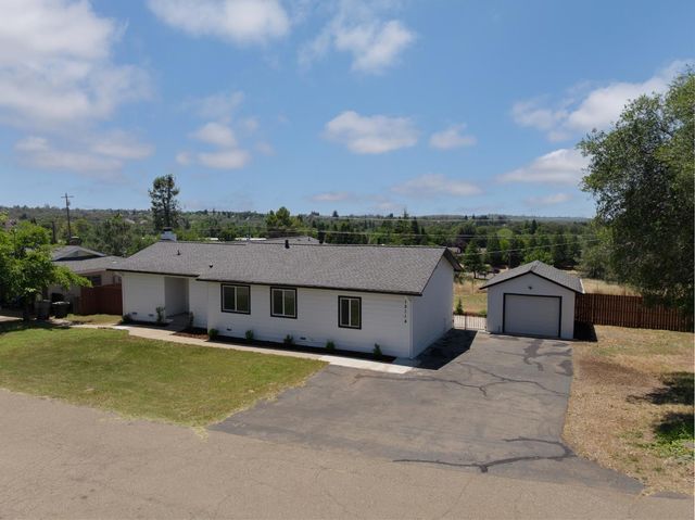 12114 Griffin Way, Auburn, CA 95602