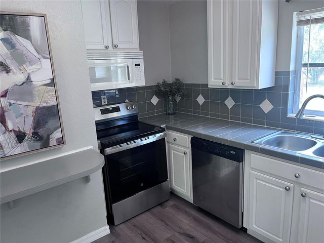 6524 48TH AVENUE DRIVE E, Bradenton, FL 34203