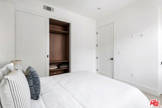 1539 Hi Point St, Los Angeles, CA 90035