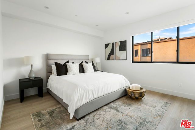 1539 Hi Point St, Los Angeles, CA 90035