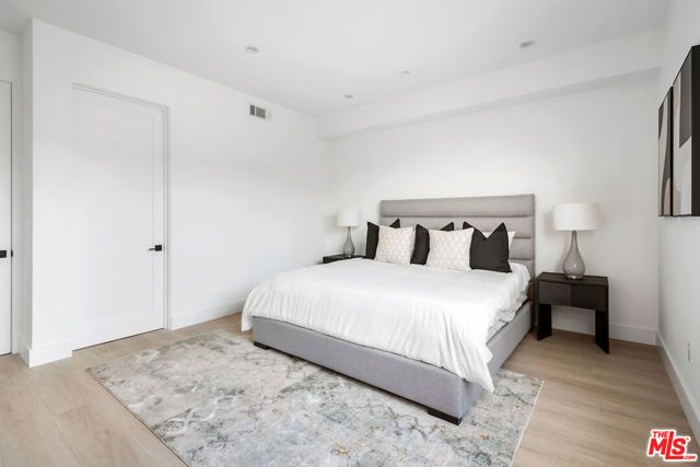 1539 Hi Point St, Los Angeles, CA 90035
