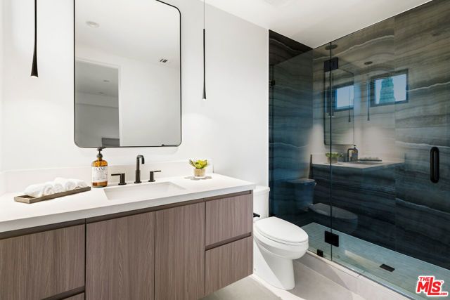 1539 Hi Point St, Los Angeles, CA 90035