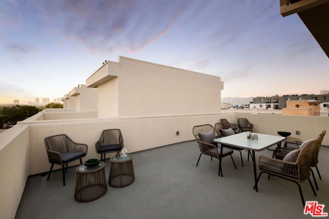 1539 Hi Point St, Los Angeles, CA 90035