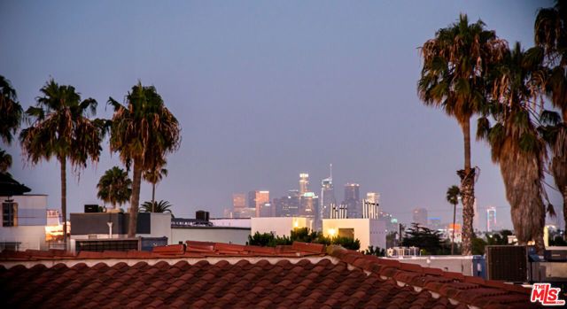1539 Hi Point St, Los Angeles, CA 90035