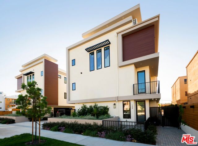 1539 Hi Point St, Los Angeles, CA 90035