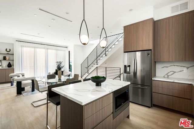 1539 Hi Point St, Los Angeles, CA 90035