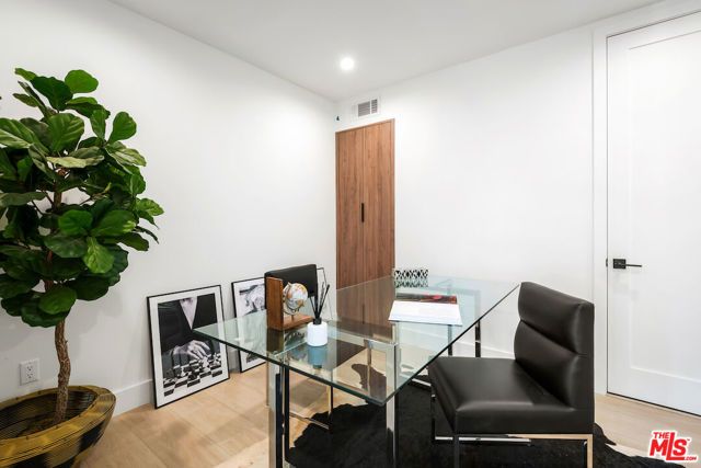 1539 Hi Point St, Los Angeles, CA 90035