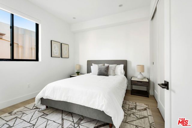 1539 Hi Point St, Los Angeles, CA 90035
