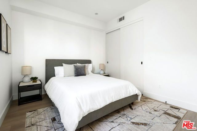 1539 Hi Point St, Los Angeles, CA 90035