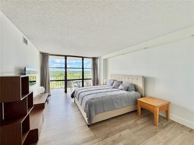 1000 Parkview Dr 723, Hallandale Beach, FL 33009