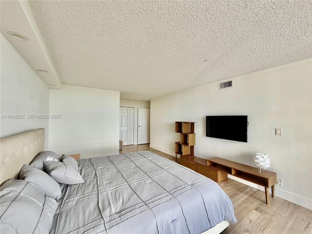 1000 Parkview Dr 723, Hallandale Beach, FL 33009