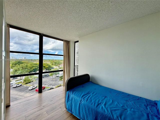 1000 Parkview Dr 723, Hallandale Beach, FL 33009