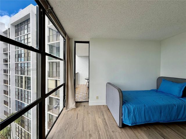 1000 Parkview Dr 723, Hallandale Beach, FL 33009