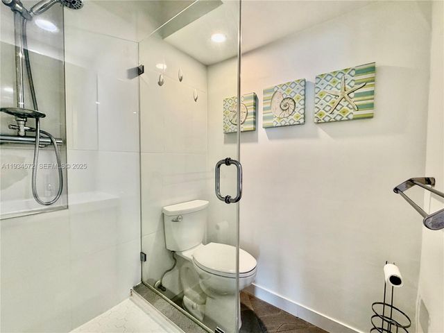 1000 Parkview Dr 723, Hallandale Beach, FL 33009