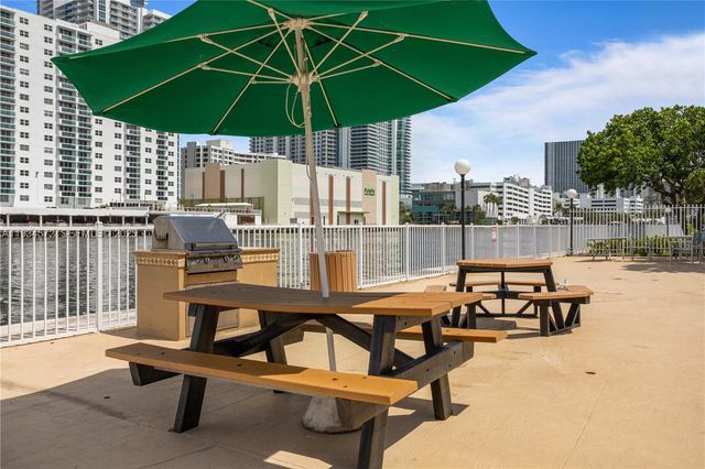 1000 Parkview Dr 723, Hallandale Beach, FL 33009