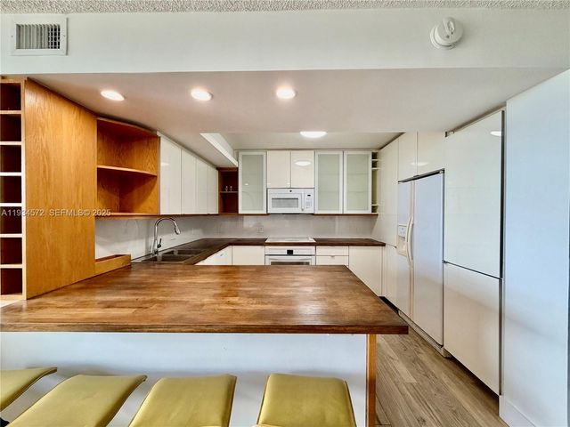 1000 Parkview Dr 723, Hallandale Beach, FL 33009