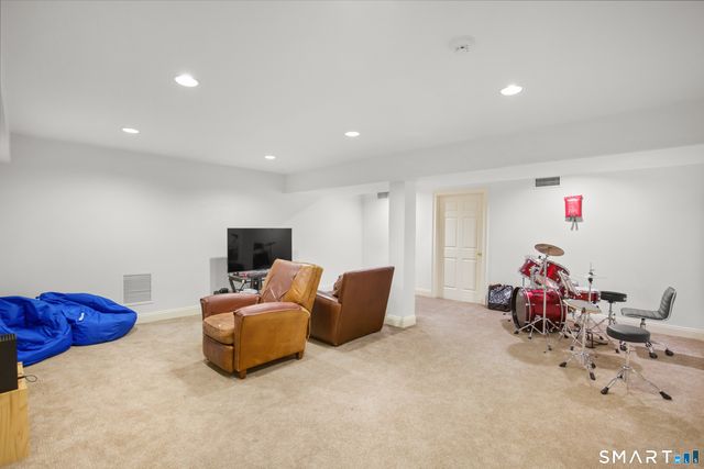21 Daniel Court, Westport, CT 06880