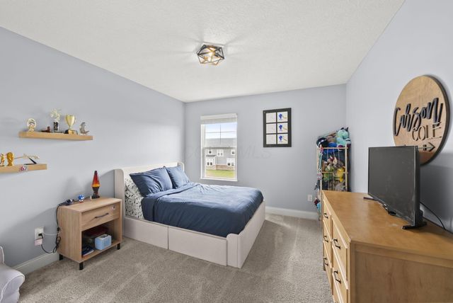 8400 Apricot Way, Plain City, OH 43064