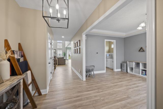 8400 Apricot Way, Plain City, OH 43064