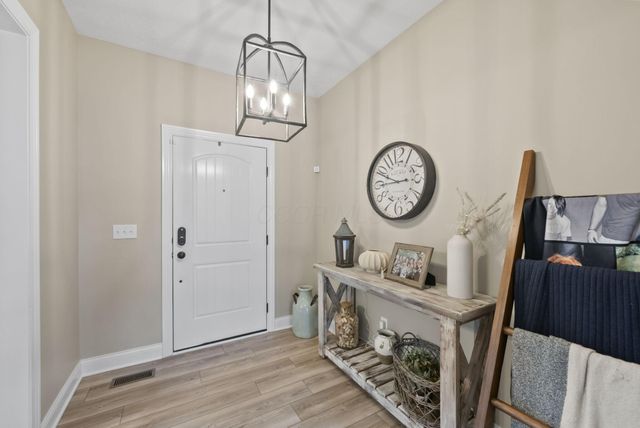 8400 Apricot Way, Plain City, OH 43064