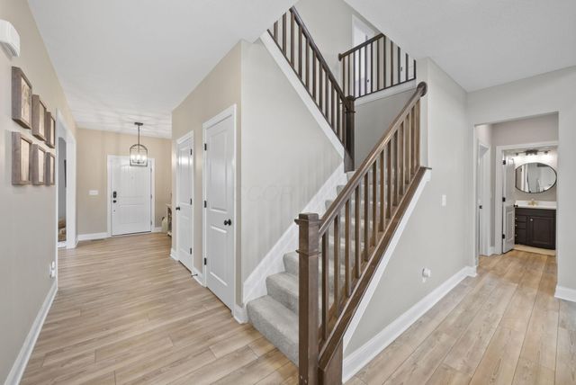 8400 Apricot Way, Plain City, OH 43064