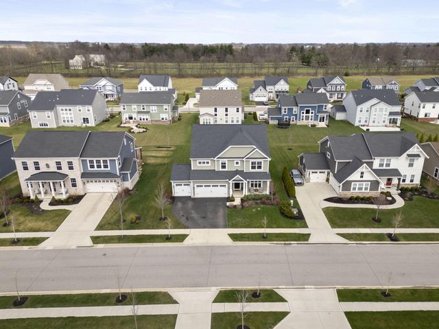 8400 Apricot Way, Plain City, OH 43064