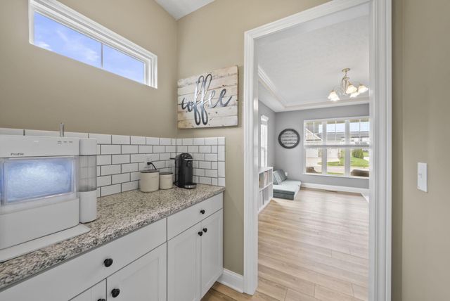 8400 Apricot Way, Plain City, OH 43064