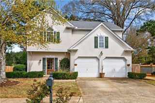 7070 Foxberry Ln, Roswell, GA 30075