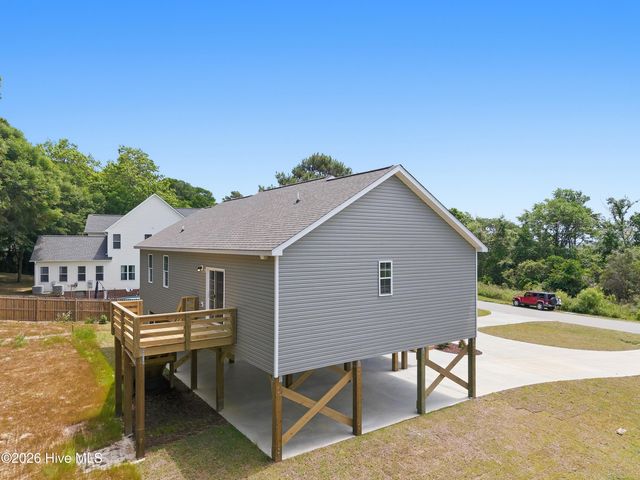 1058 Chadwick Shores Drive, Sneads Ferry, NC 28460