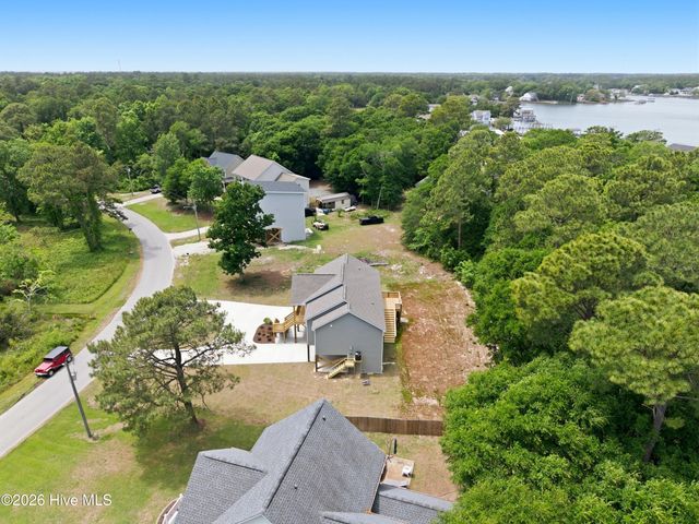 1058 Chadwick Shores Drive, Sneads Ferry, NC 28460