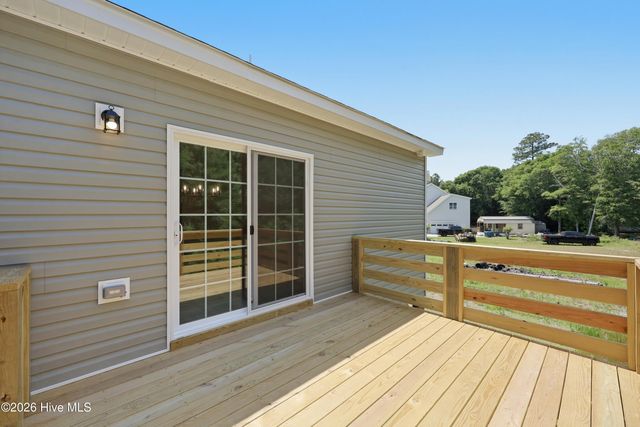 1058 Chadwick Shores Drive, Sneads Ferry, NC 28460