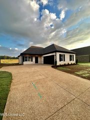 6346 Acorn Way, Walls, MS 38680